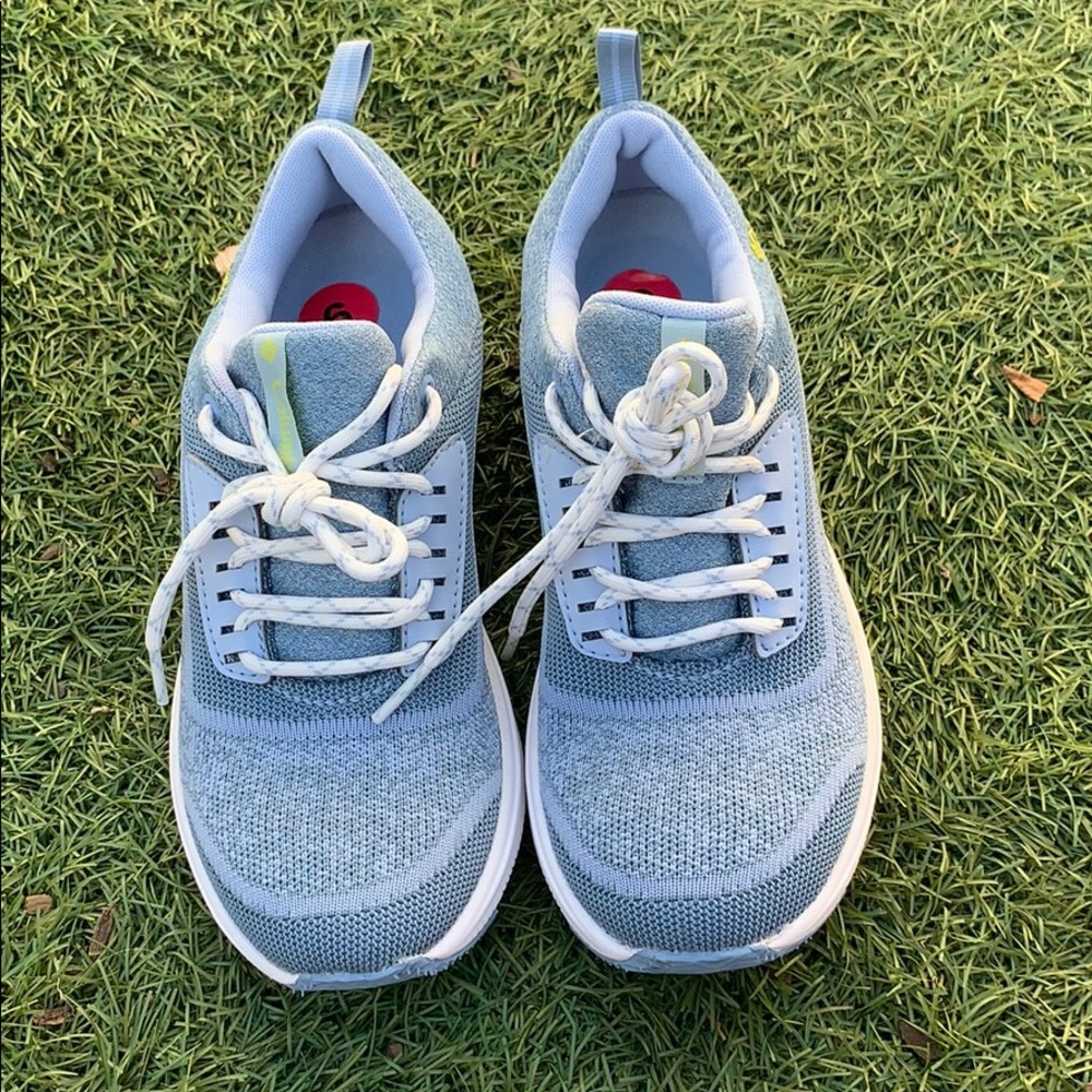 Brand New Columbia light blue/ white tennis shoes
